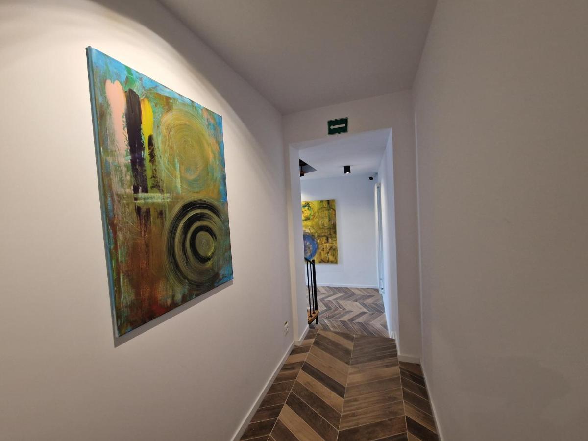 Ra House Hotel Braşov Buitenkant foto