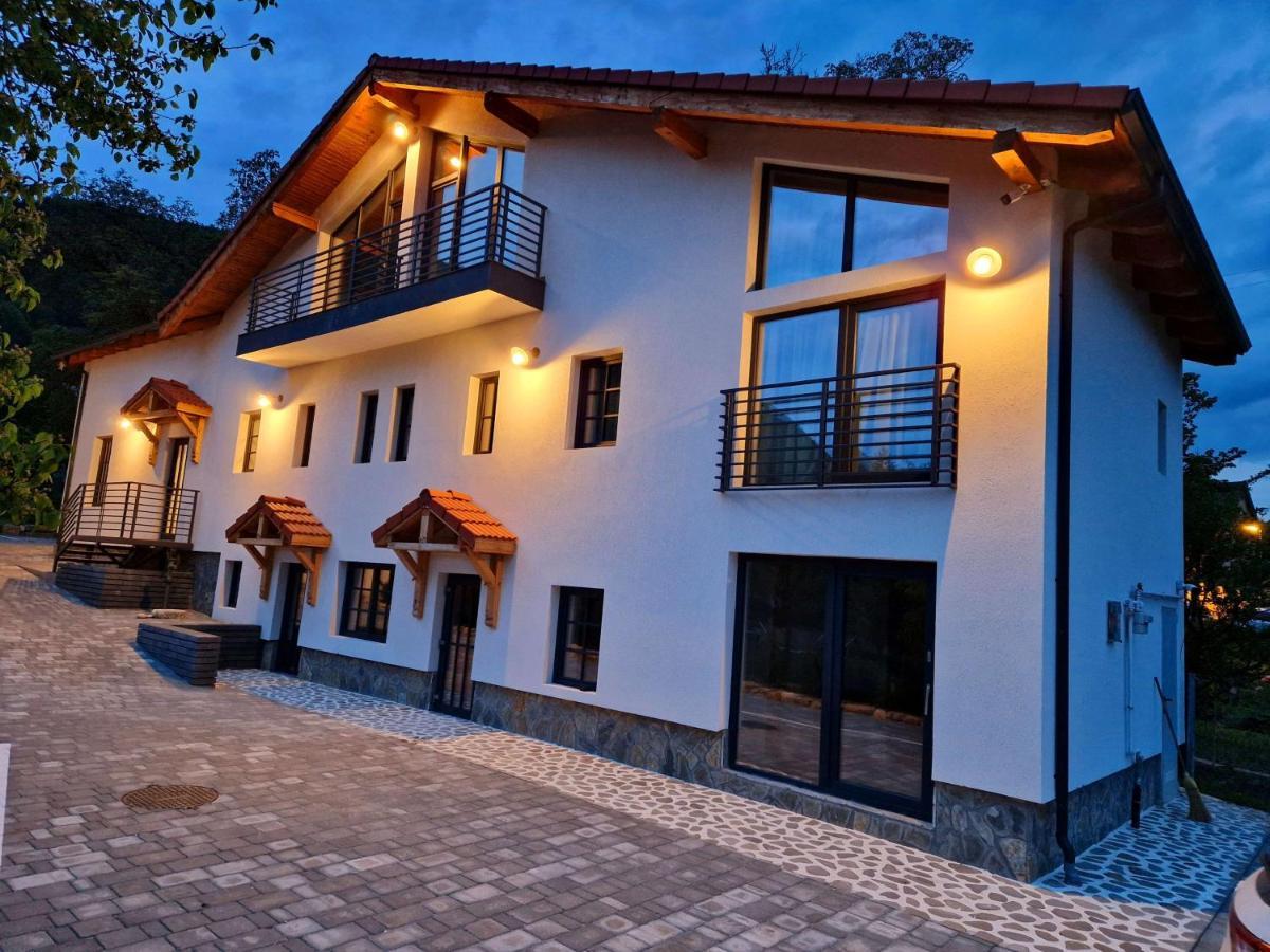 Ra House Hotel Braşov Buitenkant foto