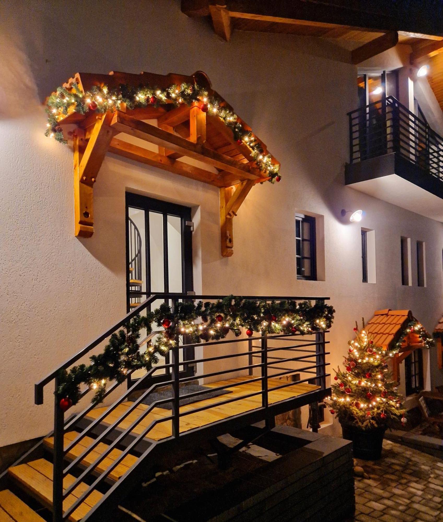 Ra House Hotel Braşov Buitenkant foto