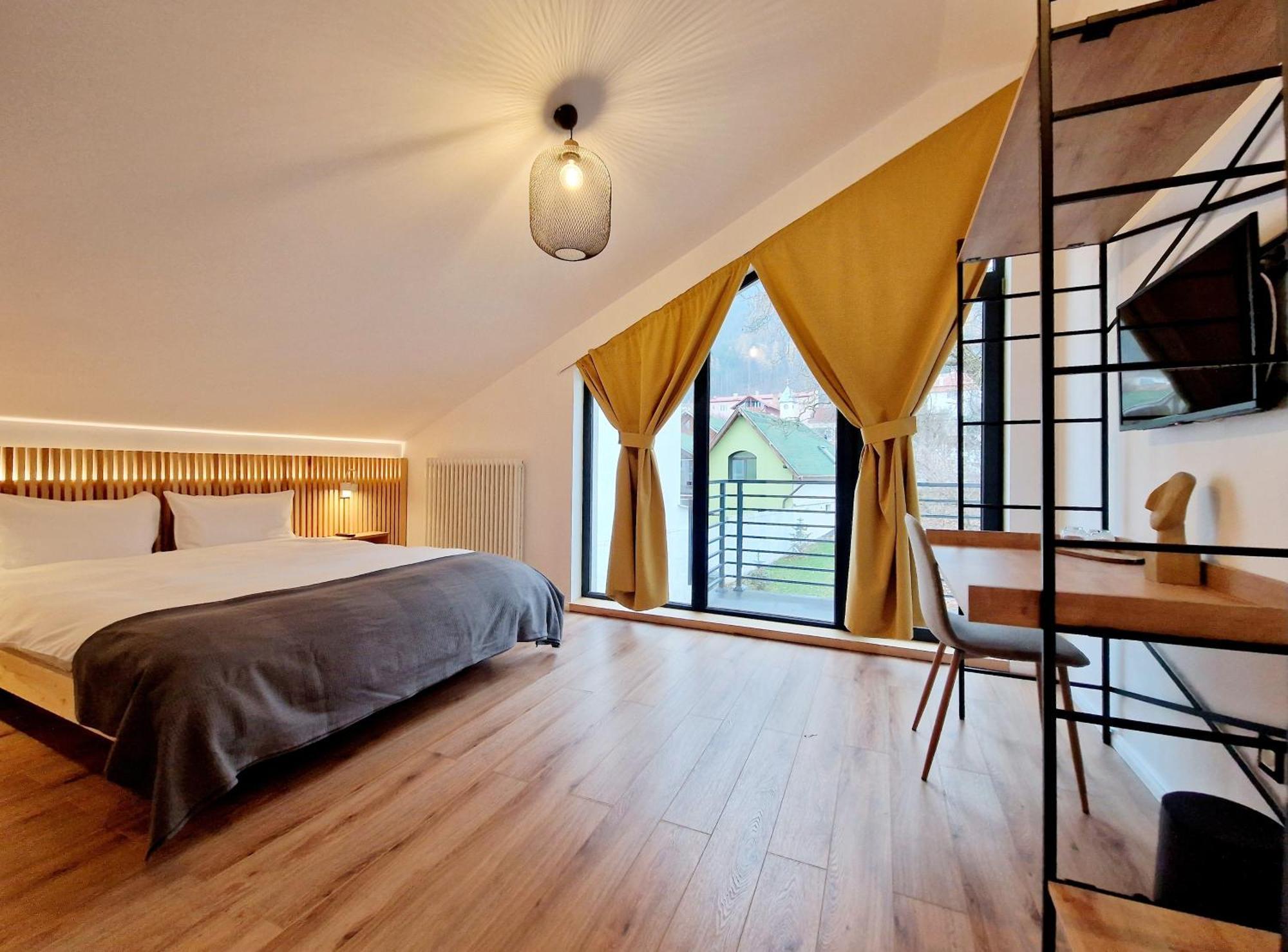 Ra House Hotel Braşov Buitenkant foto